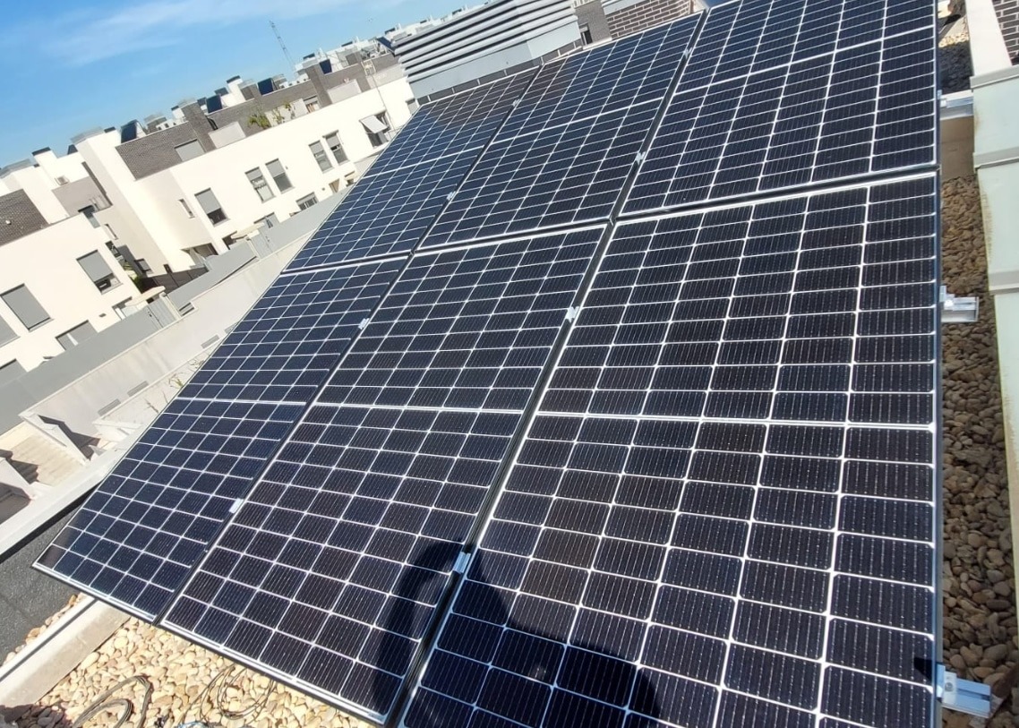 Quant costa posar plaques solars en un habitatge?