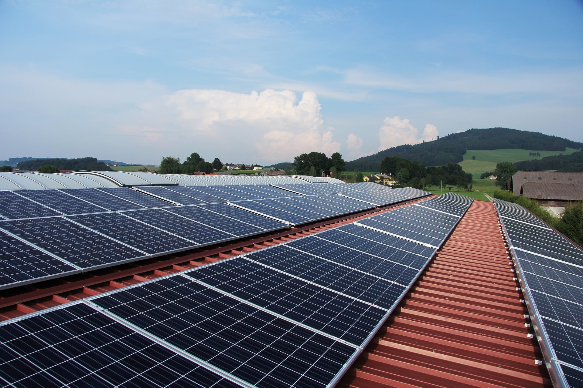 Combinar la energía solar fotovoltaica y un sistema de aerotermia implica la optimización total del uso energético de tu hogar