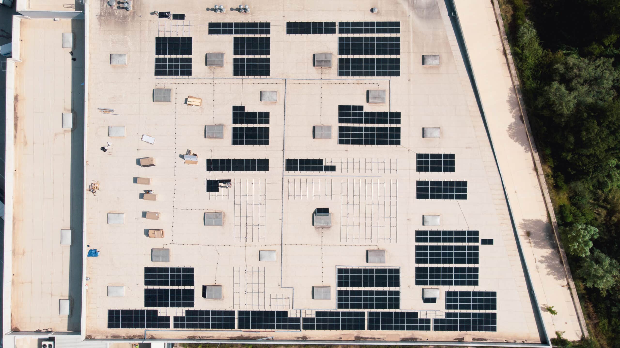 Solideo abre la puerta de la energía solar a supermercados Veritas con una «super instalación»